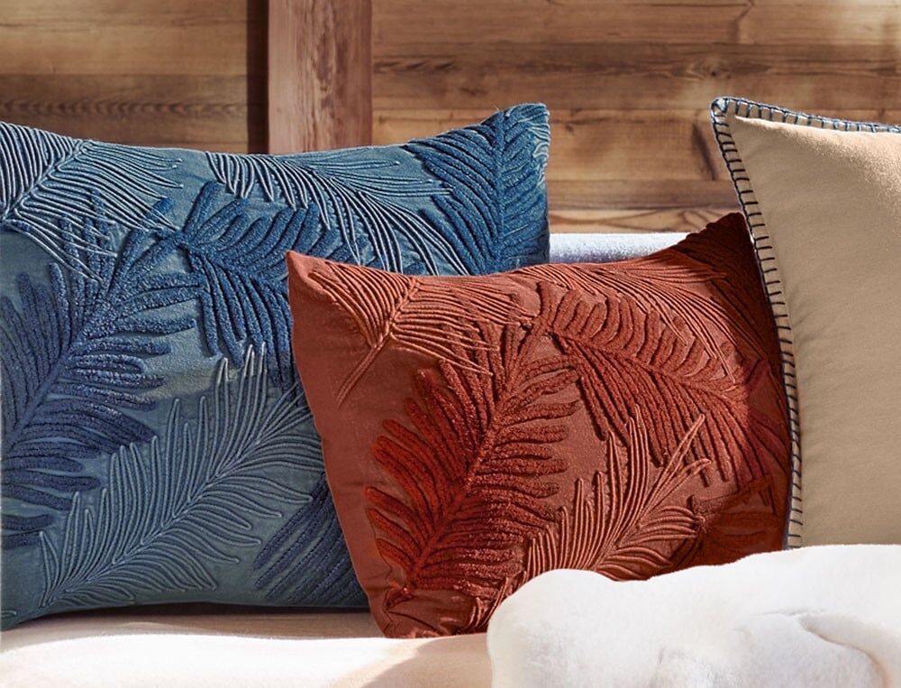 Coussin brodé bleu - 40x60 cm - Chemin des écureuils - Bleu - Linvosges