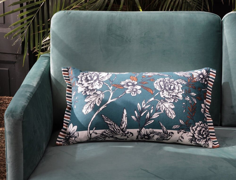 Coussin imprimé fond bleu - 30x50 cm - Dimanche à Courances - Coloris Unique - Linvosges